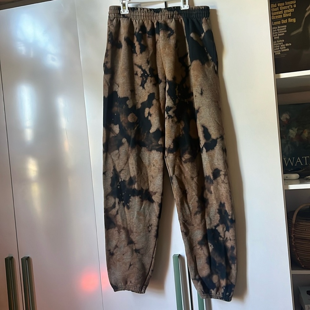 Fruit of the Loom tie dyed drawstring sweatpants, size adult medium